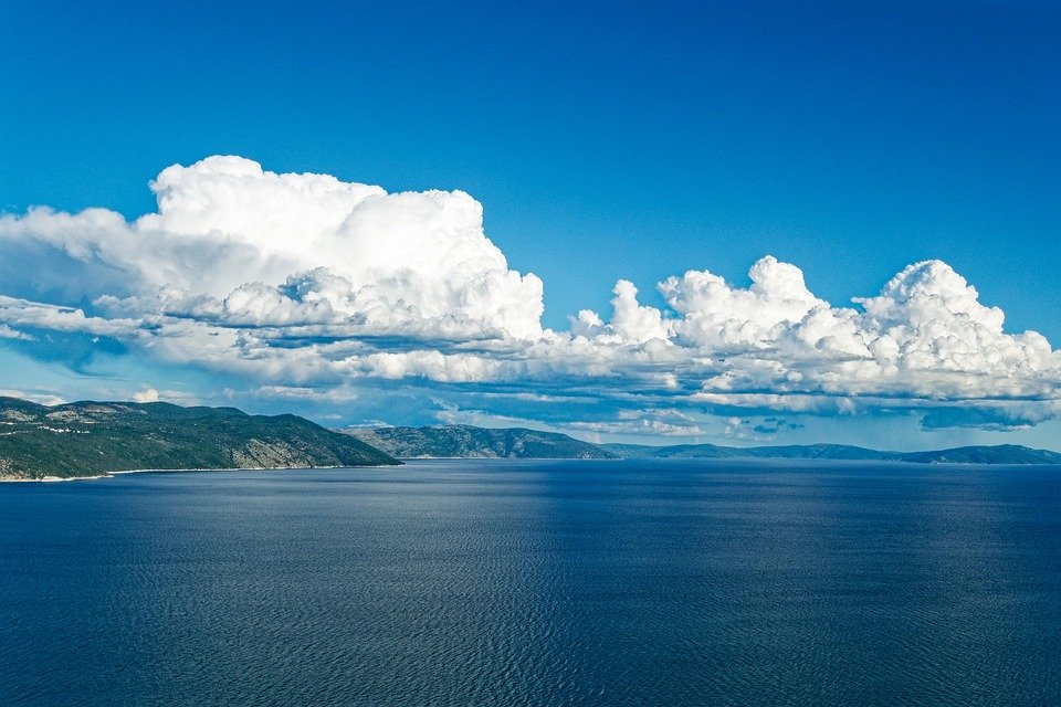 Cadar SuperQueen Adrian Yang Buat Anda Rasa Dihargai Setiap Malam.