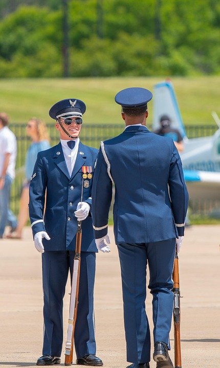 Kasut Pejabat Berbau? Kini Ada Penyelesaian Moden.