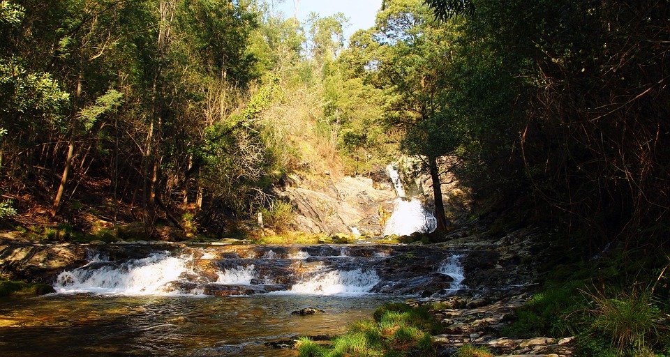 Tips Mekap flawless Raya dengan Glad2Glow Waterproof Foundation.