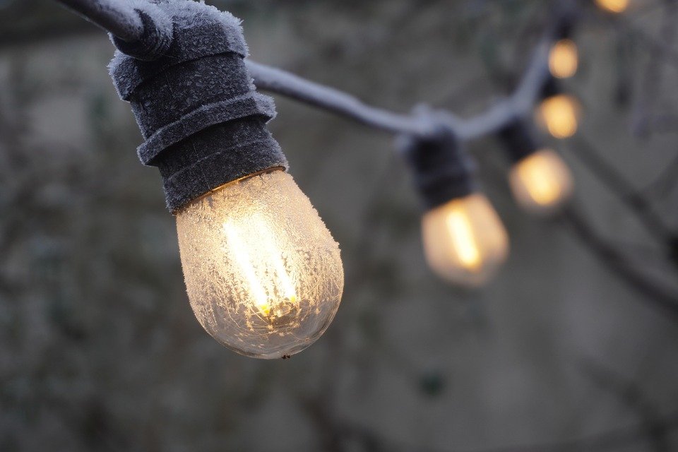 Pilihan Terbaik untuk Kulit Berminyak: Glad2Glow Oil Control Cushion.