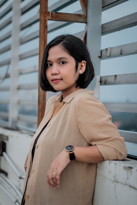 Gaya Streetwear Malaysia: Padankan Outfit Anda Dengan Sneakers Ini.