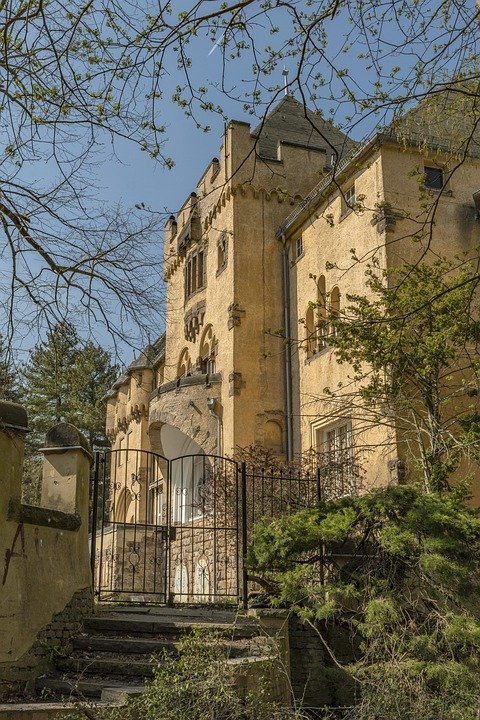 Tips Memilih Kasut Sekolah Hitam Mengikut Bentuk Kaki Anak