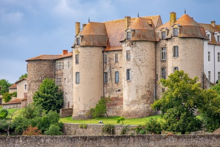 Kasut Pelajar Paling Popular: Lihat Kenapa Ia Mendapat Pujian.