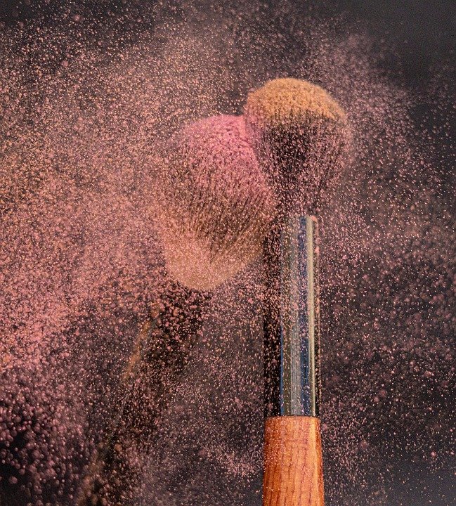 Bedak Asas Kawalan Minyak Terbaik dari Glad2Glow Official Store.