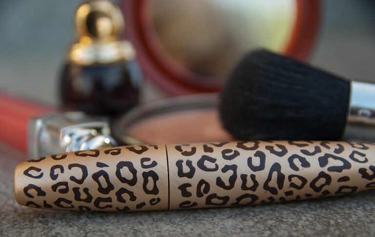 Bedak Asas Kalis Air Glad2Glow yang Sesuai untuk Musim Hujan.