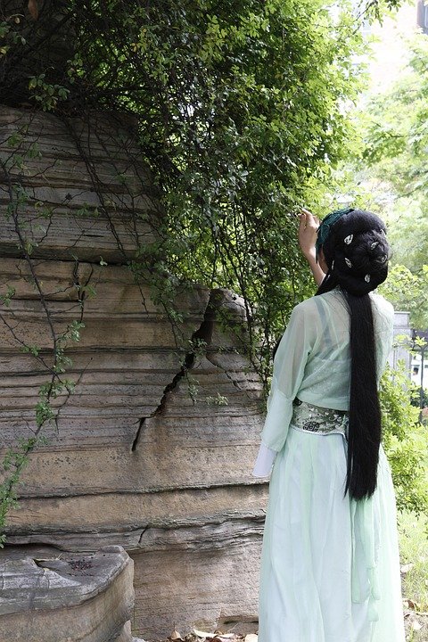 PS5 Slim dan TV 8K: Kombinasi Impian Gamer Sejati.