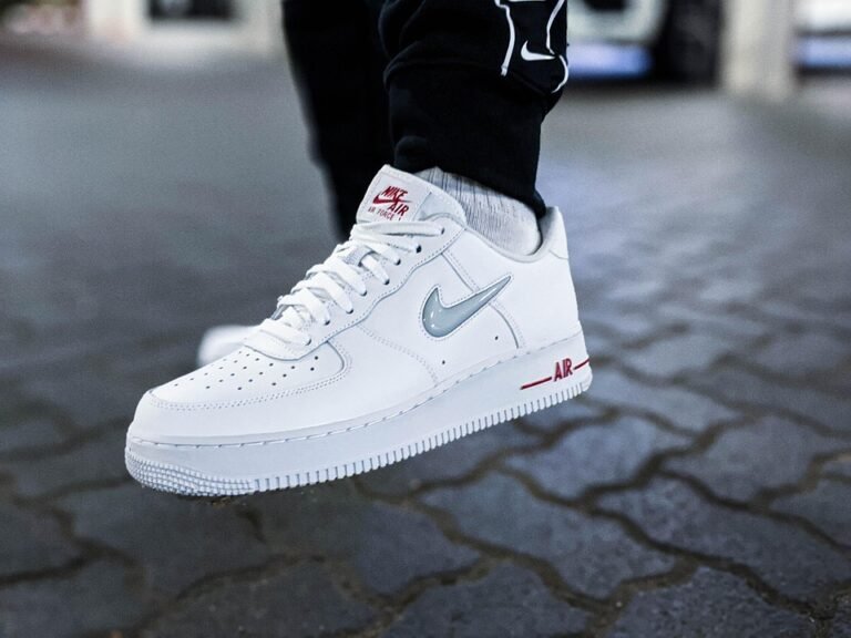 Sneakers Indestructible Ringan Bernafas Gaya Moden