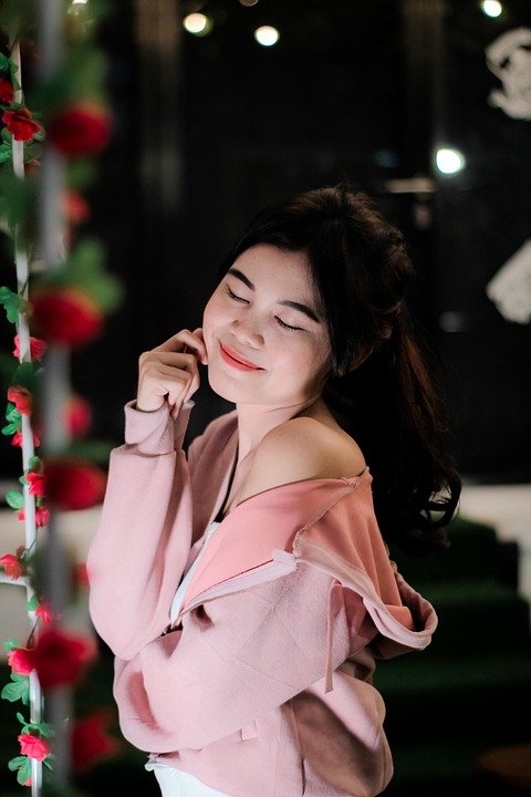 Gaya Smart Casual Dengan Clashe Palazzo Jeans.