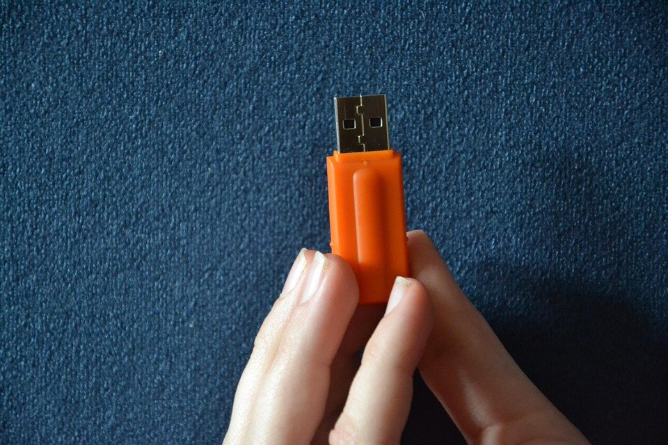 Pendrive Kingston Laju dan Murah: Mitos atau Realiti?
