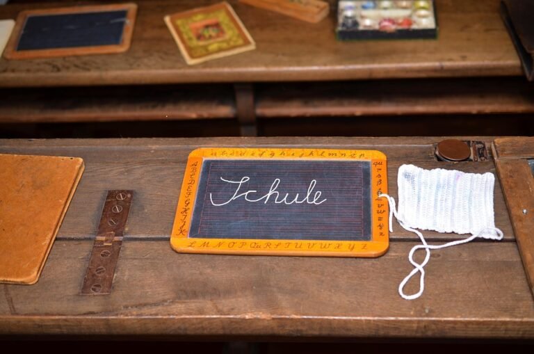 Kasut Sekolah Hitam Viral: Jangan Ketinggalan Trend Ini!