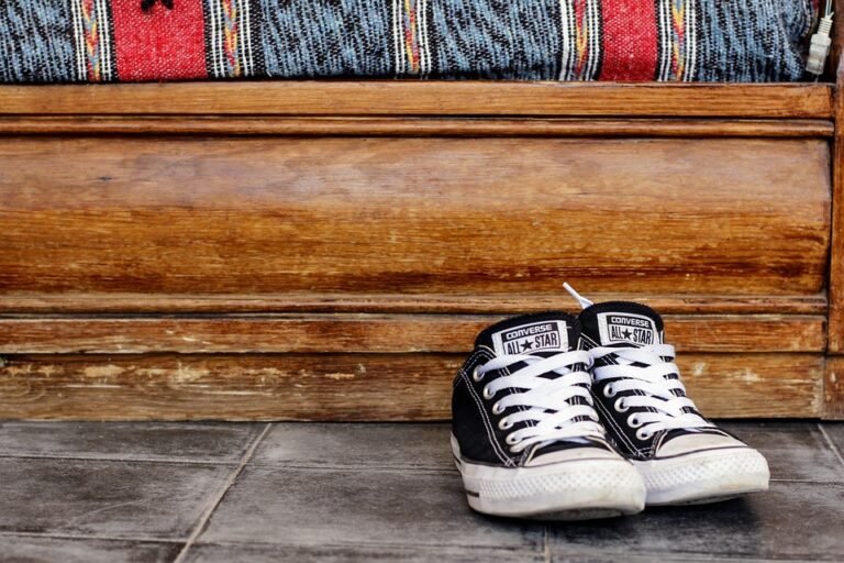 Soft-Soled Sneakers: Melangkah Dengan Penuh Gaya Dan Keselesaan.