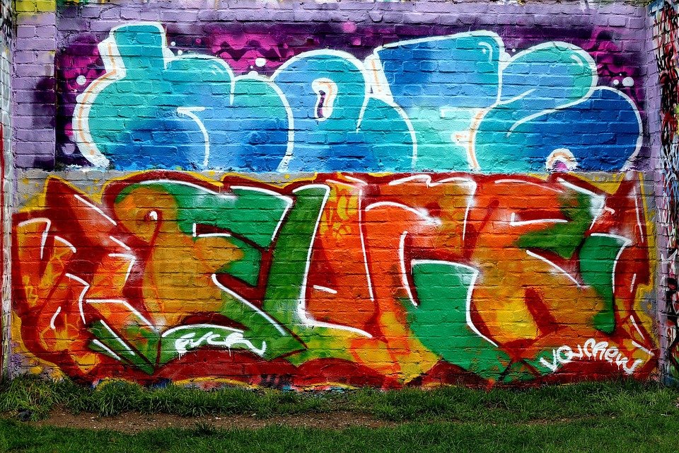 Spray Kasut Yang Cepat Kering & Sangat Mudah Untuk Disimpan.