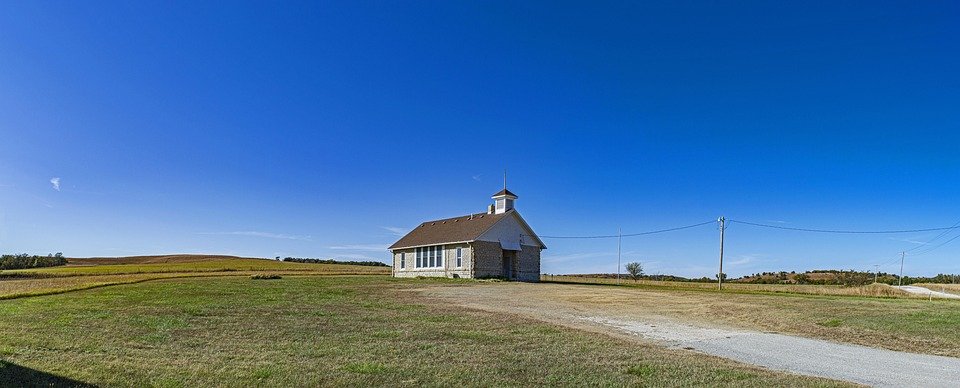 Kasut Sekolah Hitam: Keselesaan dan Keselamatan Kaki Anak Anda