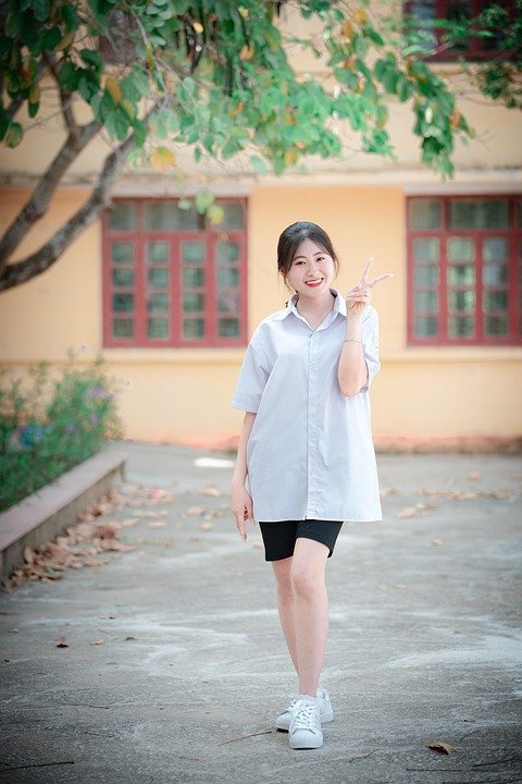 Kasut Sekolah Hitam: Bagaimana Ia Membantu Meningkatkan Keyakinan Anak