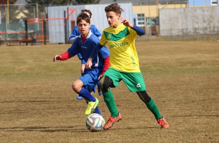 Clashe Palazzo Jeans: Seluar Denim Wanita Yang Paling Dicari.