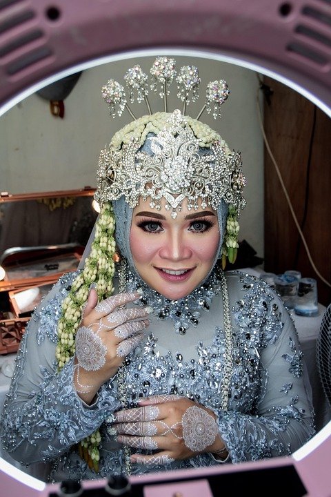 Gaya Santai & Sporty: Kasut Sukan Putih Untuk Semua Aktiviti.