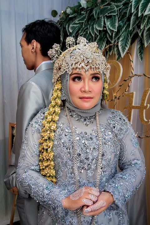 Gaya Minimalis Moden Dengan Clashe Palazzo Jeans.