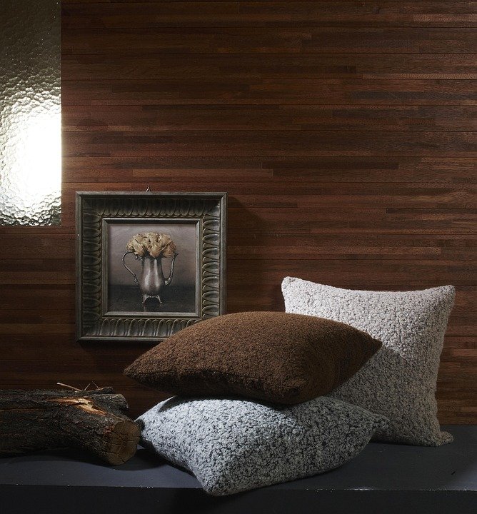 Glad2Glow Cushion: Bedak Asas yang Bikin Anda Terlihat Muda dan Segar.