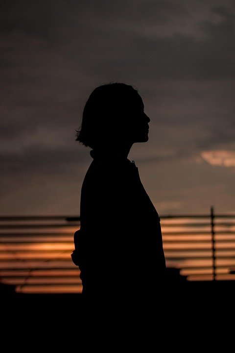 Gaya Kasual Chic Dengan Clashe Palazzo Jeans Denim.