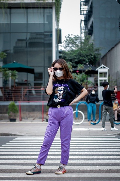 Gaya Moden Dengan Clashe Palazzo Jeans Warna Solid.