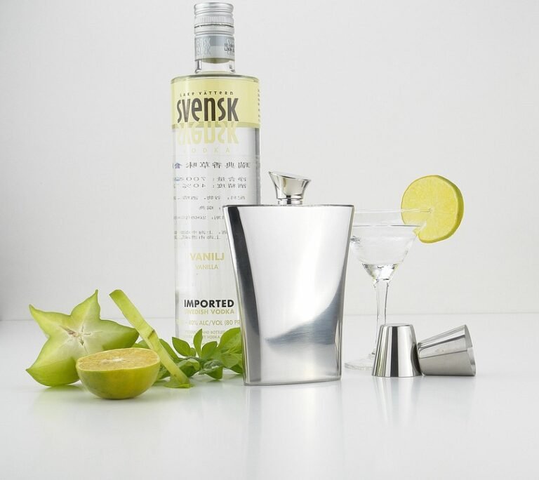 Kasut Tahan Lasak Pure Black: Pilihan Untuk Cuaca Malaysia