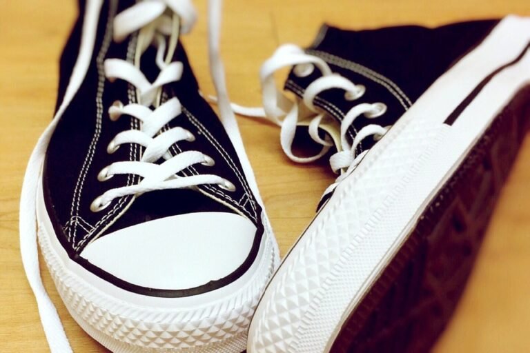 Sneakers Sukan Putih: Klasik