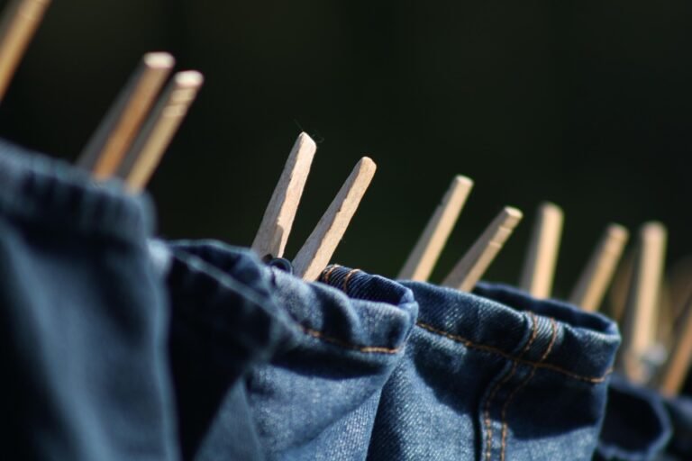 Celana Baggy Jeans Clashe: Fesyen Yang Memberi Kebebasan.
