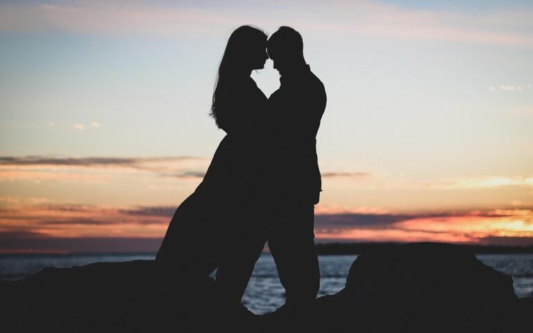 Kasut Pasangan Putih Untuk Honeymoon: Sweet Sangat!