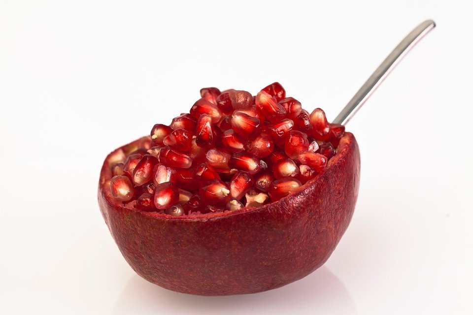 Pomegranate Niacinamide Glad2Glow: Serum Yang Membantu Mencerahkan Kulit Kusam