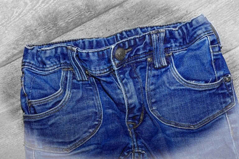 Clashe Palazzo Jeans: Seluar Denim Yang Membuat Anda Nampak Lebih Yakin.