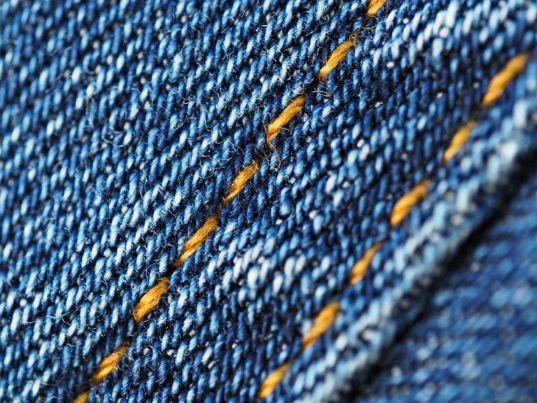 Denim Palazzo Clashe Plus Size: Gaya Yang Tak Pernah Salah.