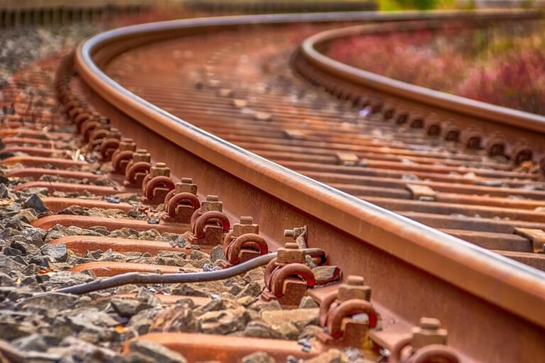 Review: ELGINI E16028 Seluar Track Slim-Fit Yang Paling Serbaguna