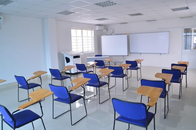 Kasut Sekolah Hitam: Rahsia Kaki Anak Sihat dan Selesa