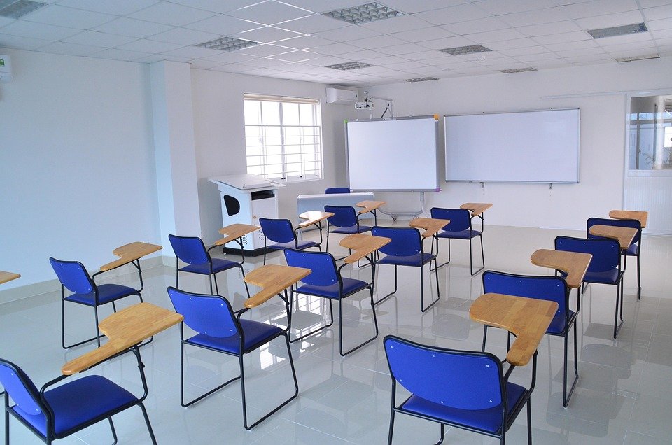 Kasut Sekolah Hitam: Rahsia Kaki Anak Sihat dan Selesa