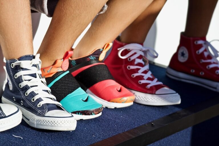 Sneaker Sekolah Hitam Kanak-Kanak: Rekaan Moden dan Praktikal