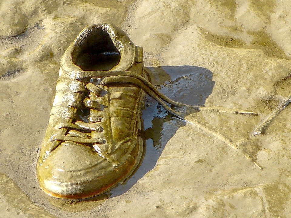 Sneaker Sekolah Hitam: Gabungan Sempurna Fesyen dan Keselesaan