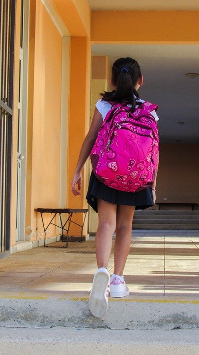 Kasut Sekolah Hitam: Tips Memilih untuk Anak Pra-Sekolah